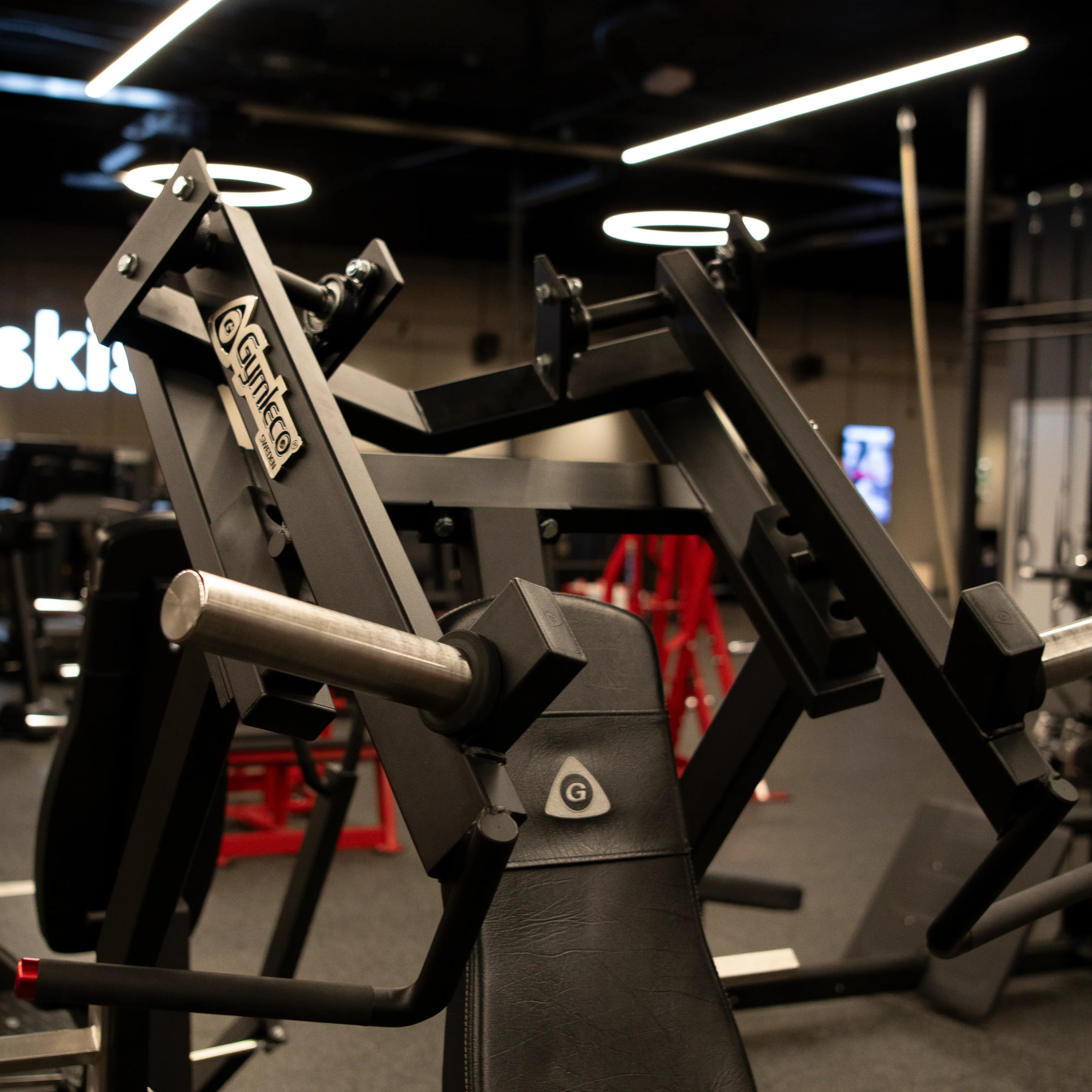030 Shoulder Press close up