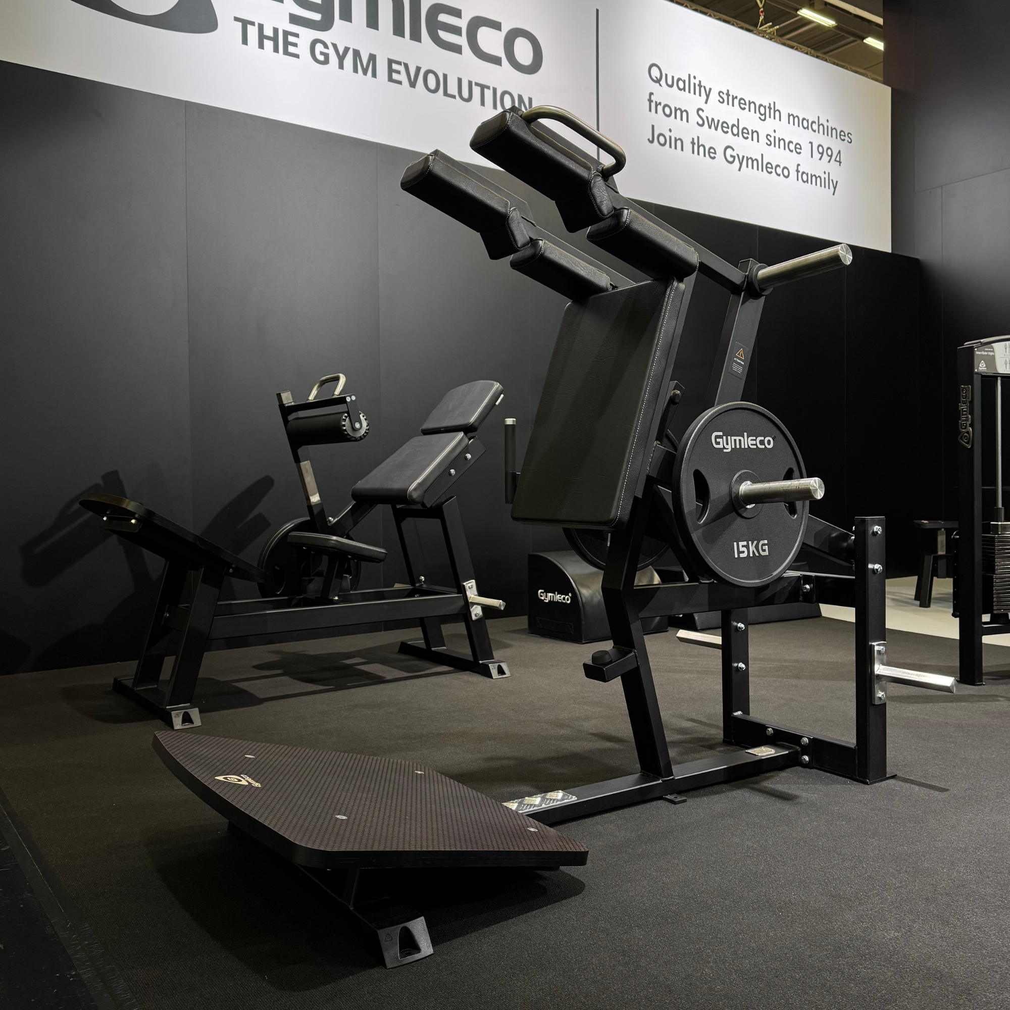 044 V-Squat Plate Loaded Squat maskin