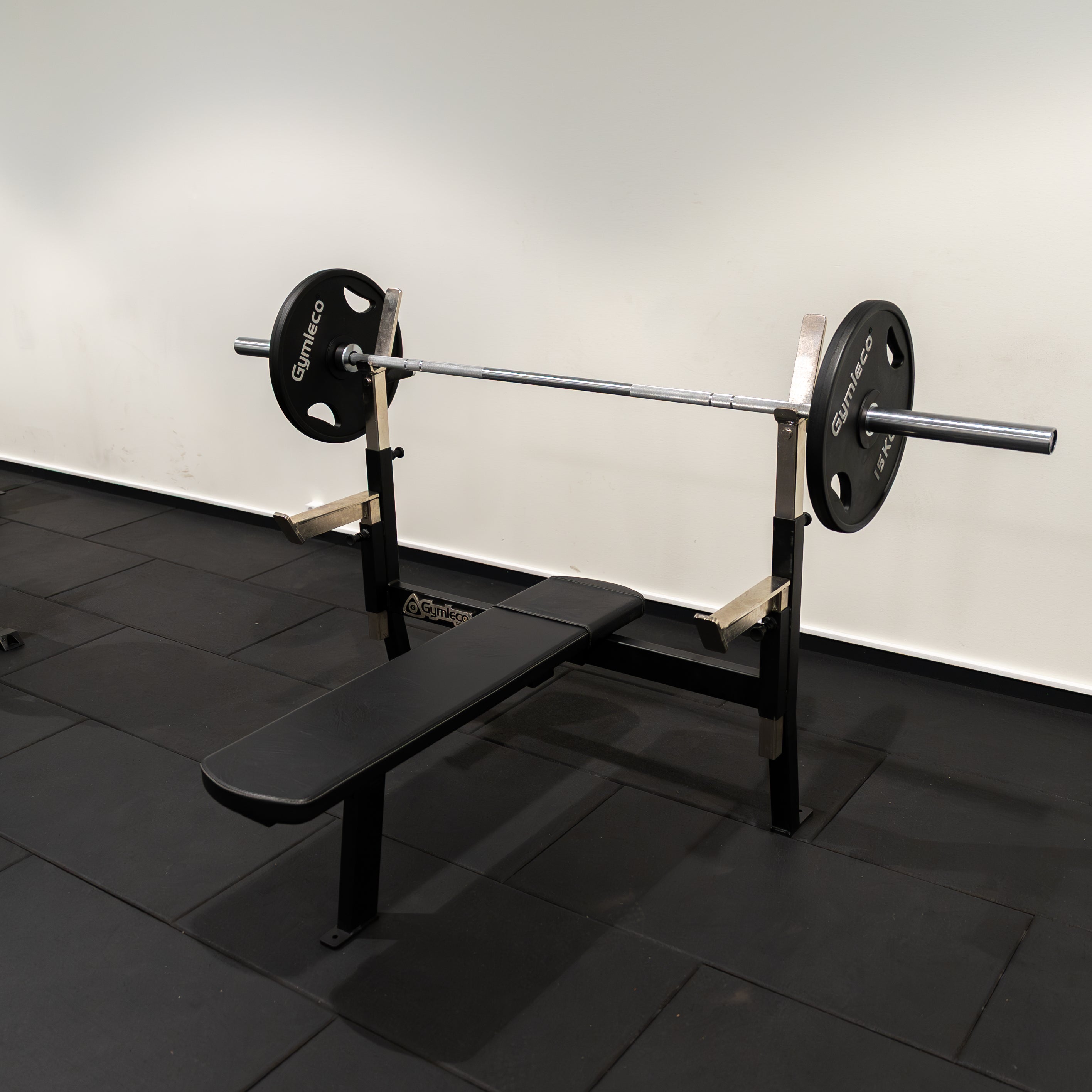 bench press with safety support