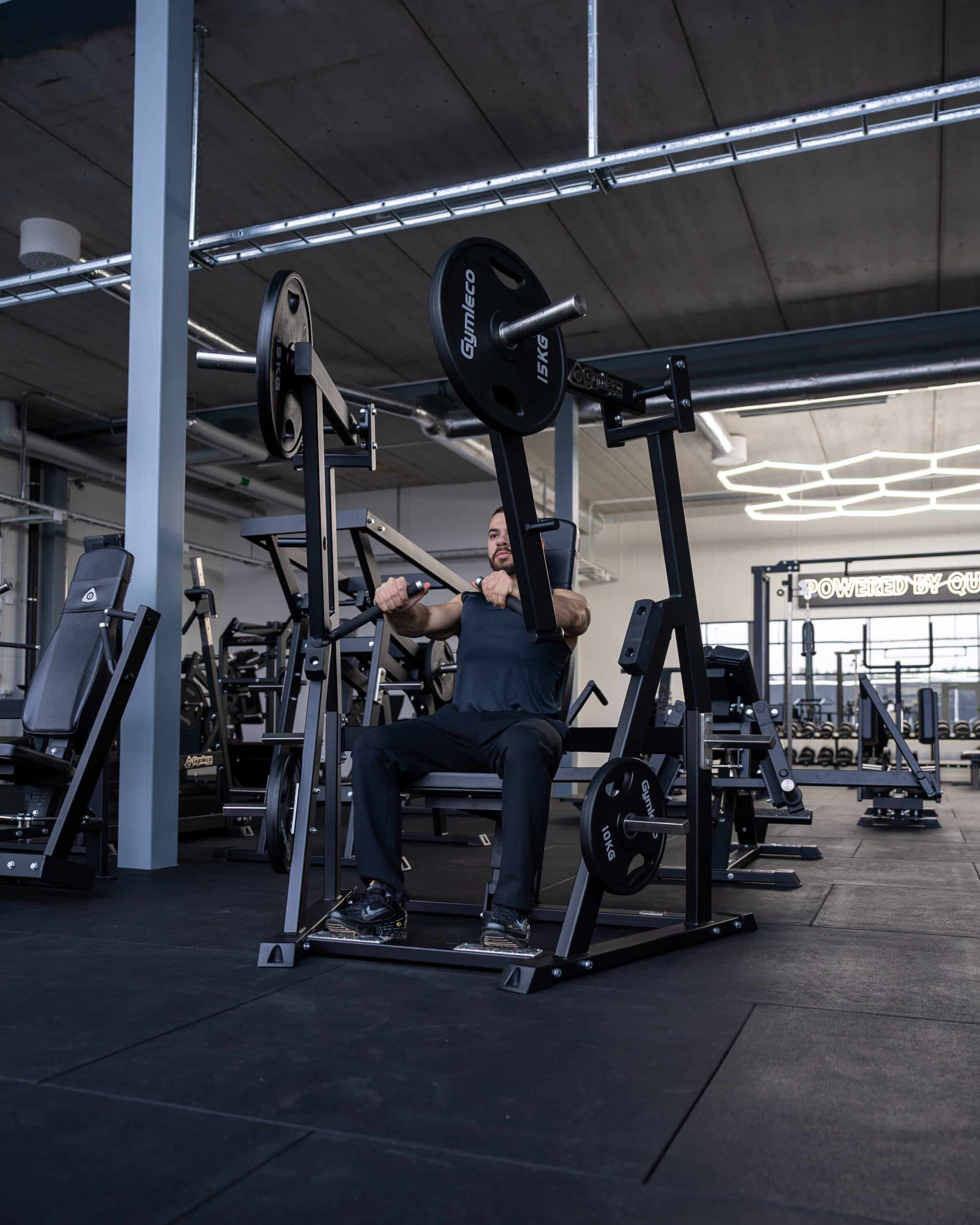 321 Seated Wide Chest Press - Sittande Bred Bröstpress