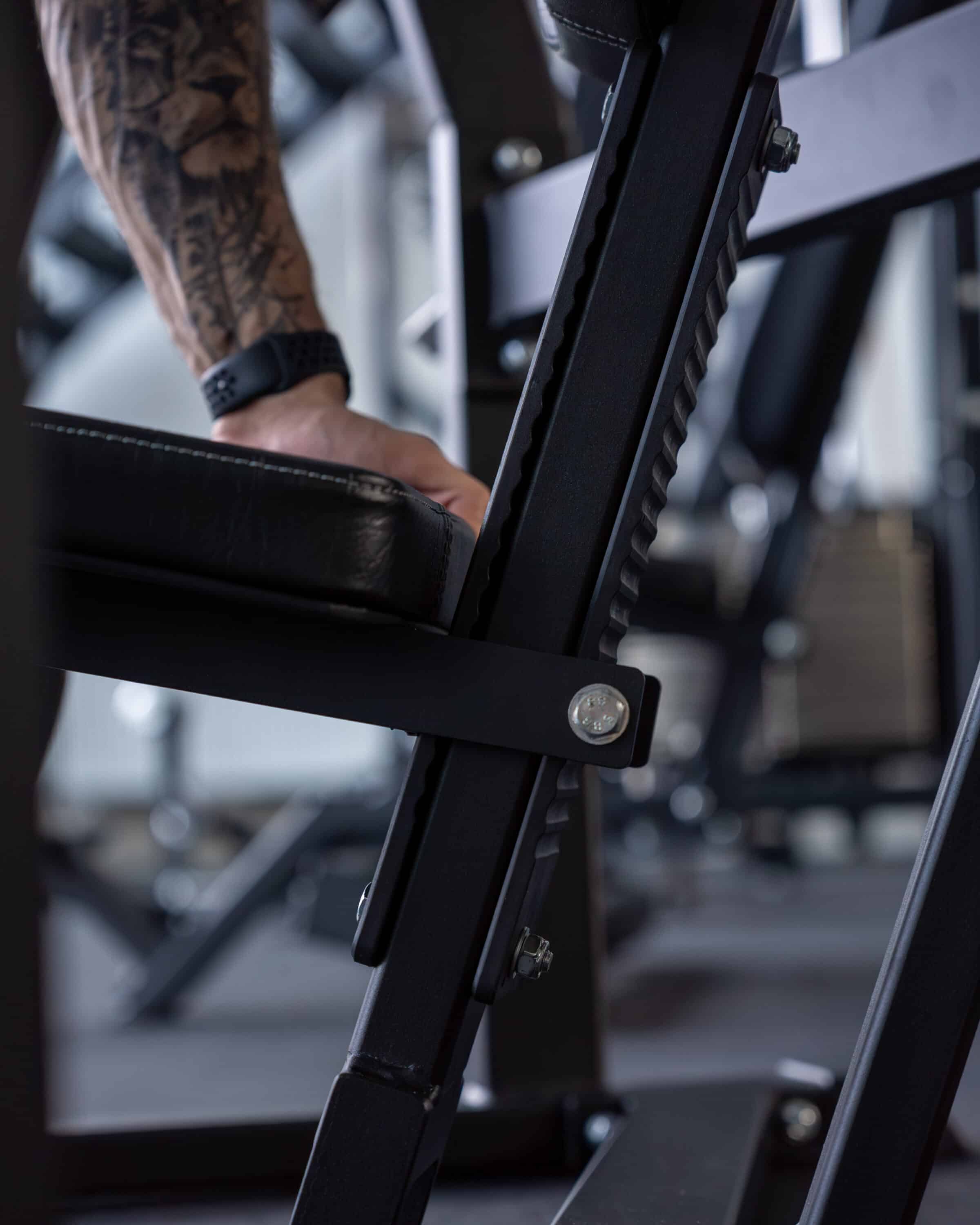 321 Seated Wide Chest Press - Sittande Bred Bröstpress