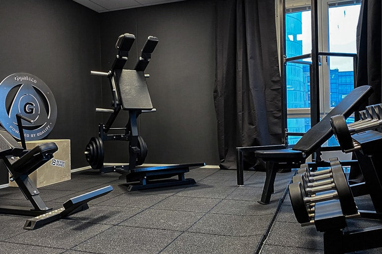 Gymyta med gymutrustning - Gym area with gym equipment