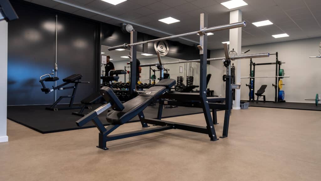 Incline Bench Press 120 Bänkpress lutande, fasta stångupplägg