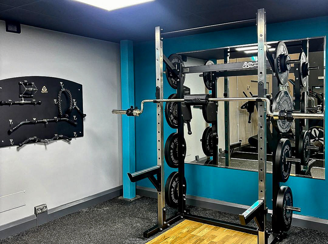 A gym with a smith machine.