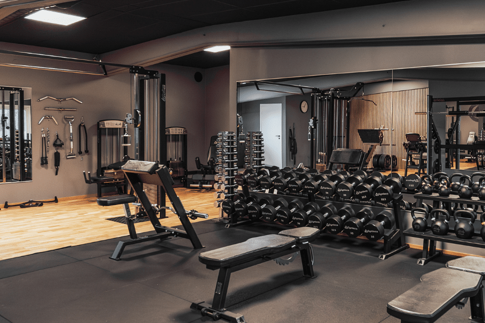 Gym med hantlar - Gym with dumbbells