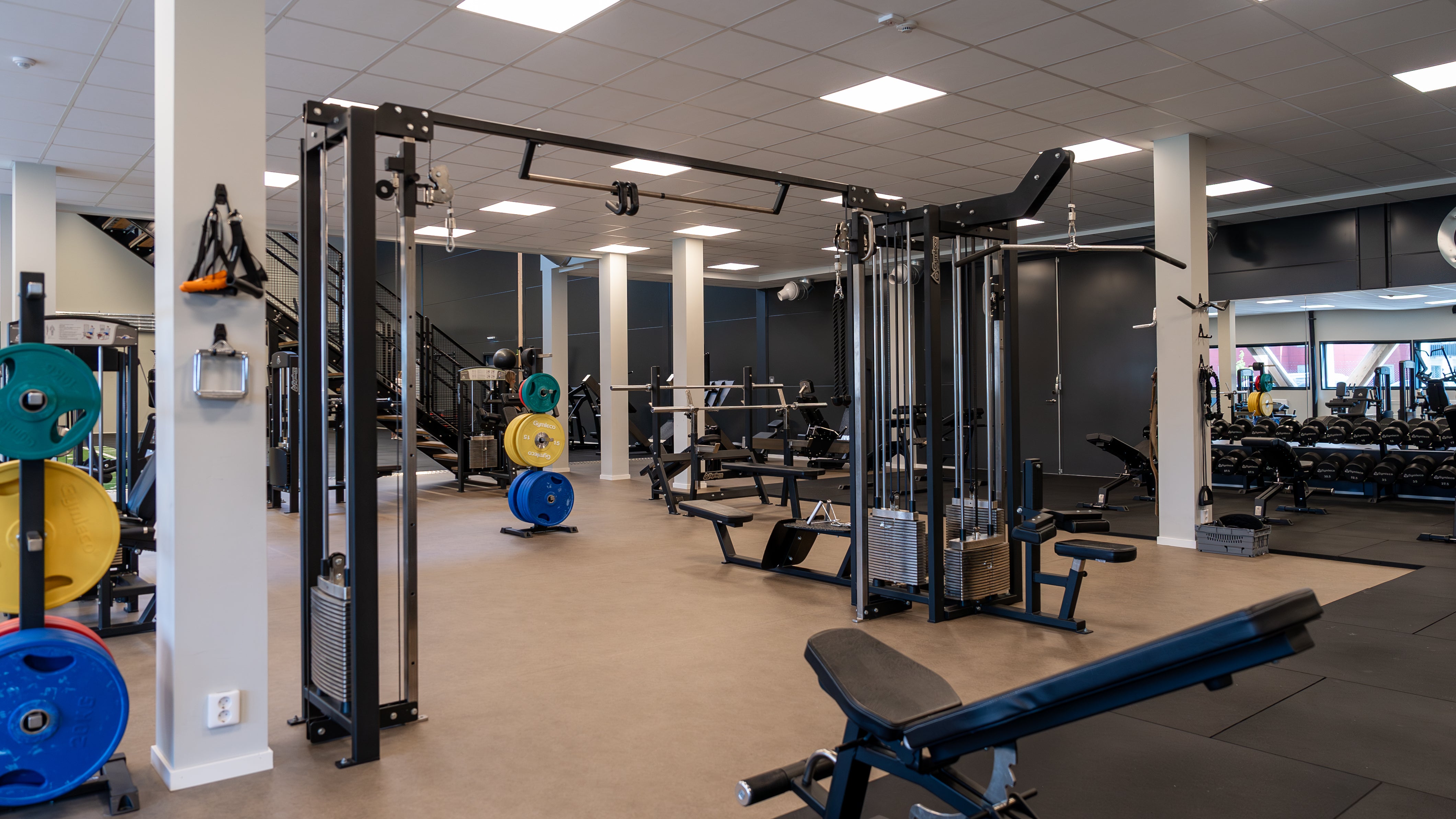 215K Multi Gym/Four Station with Cable Cross / 215K Fyrstation med Kryssdrag