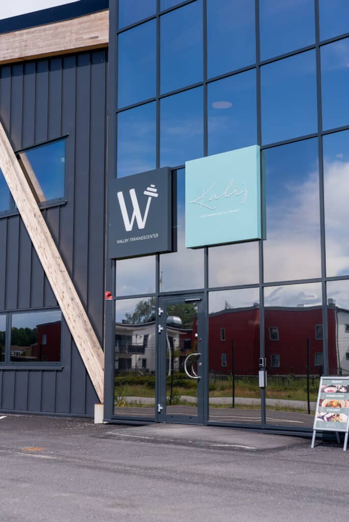 Byggnad med fönster - Building with windows